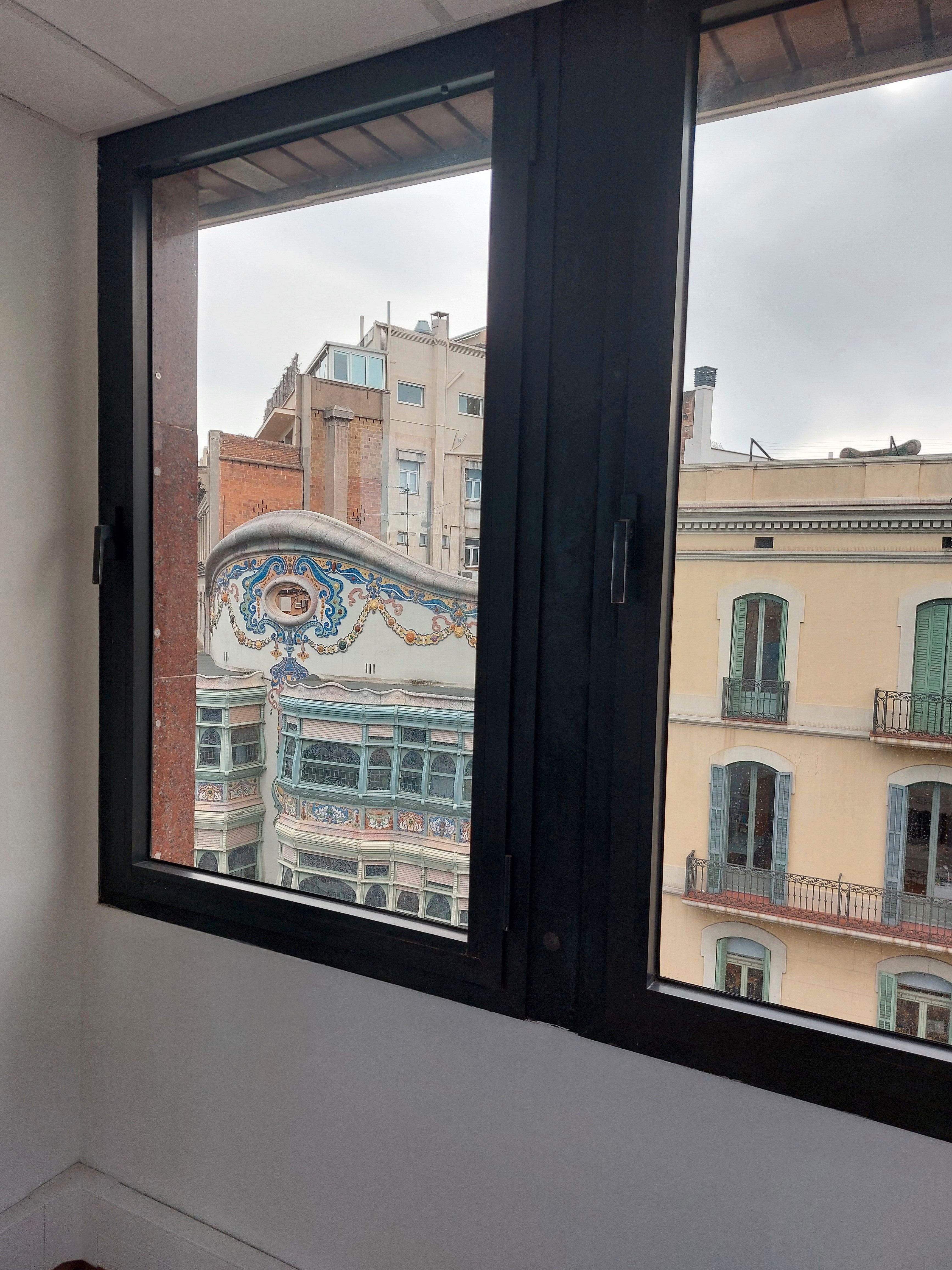 Vista exterior de Oficina de lloguer en  Barcelona Capital amb Aire condicionat