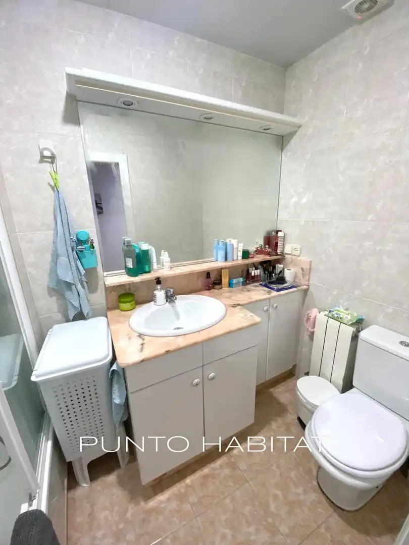 Badezimmer von Wohnung zum Verkauf in Barcelona mit Klimaanlage, Parkett und Terrasse