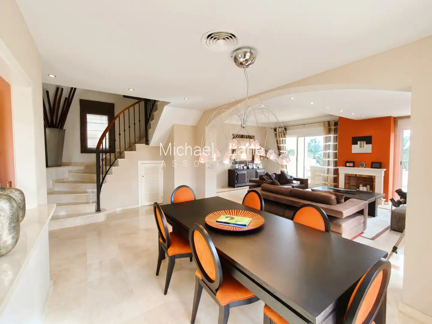 Esszimmer von Dachboden zum Verkauf in Sotogrande mit Klimaanlage, Terrasse und Abstellraum