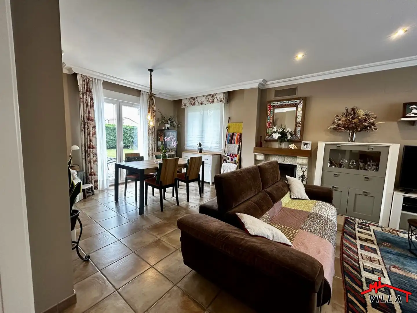 Sala de estar de Casa o chalet en venta en Bárcena de Cicero con Calefacción, Terraza y Amueblado