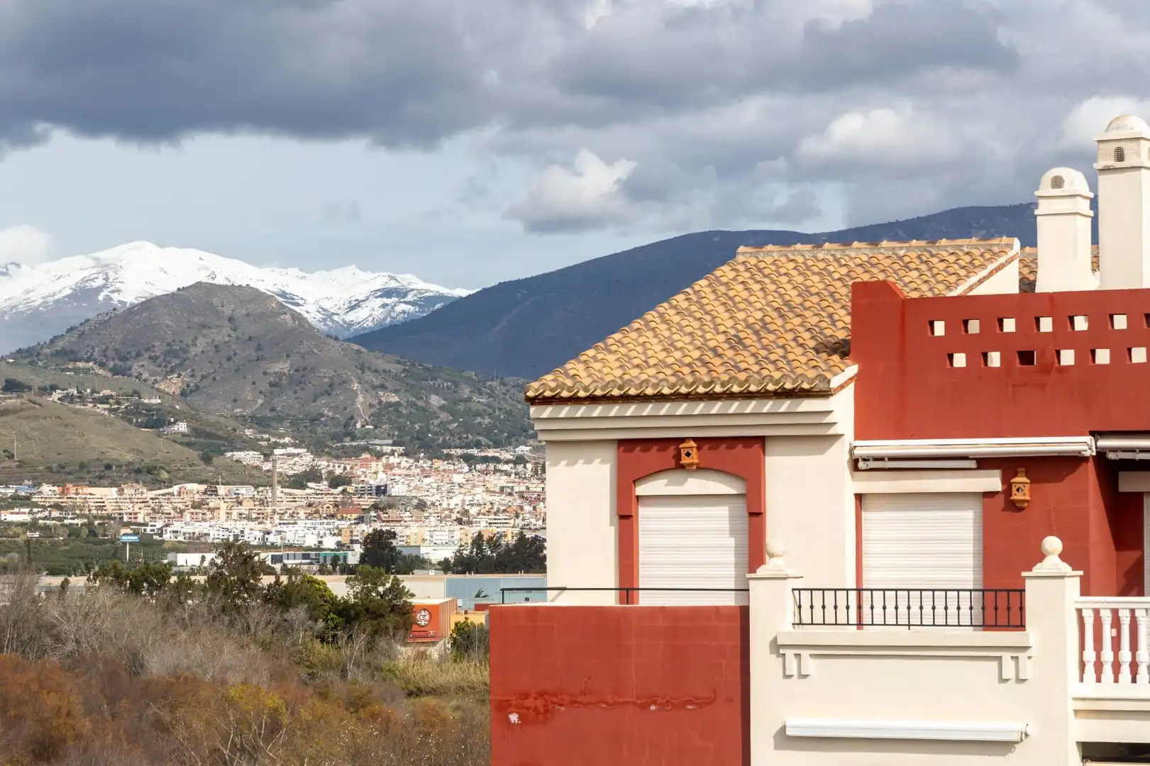 Vista exterior de Ático en venta en Motril con Jardín privado, Terraza y Piscina comunitaria