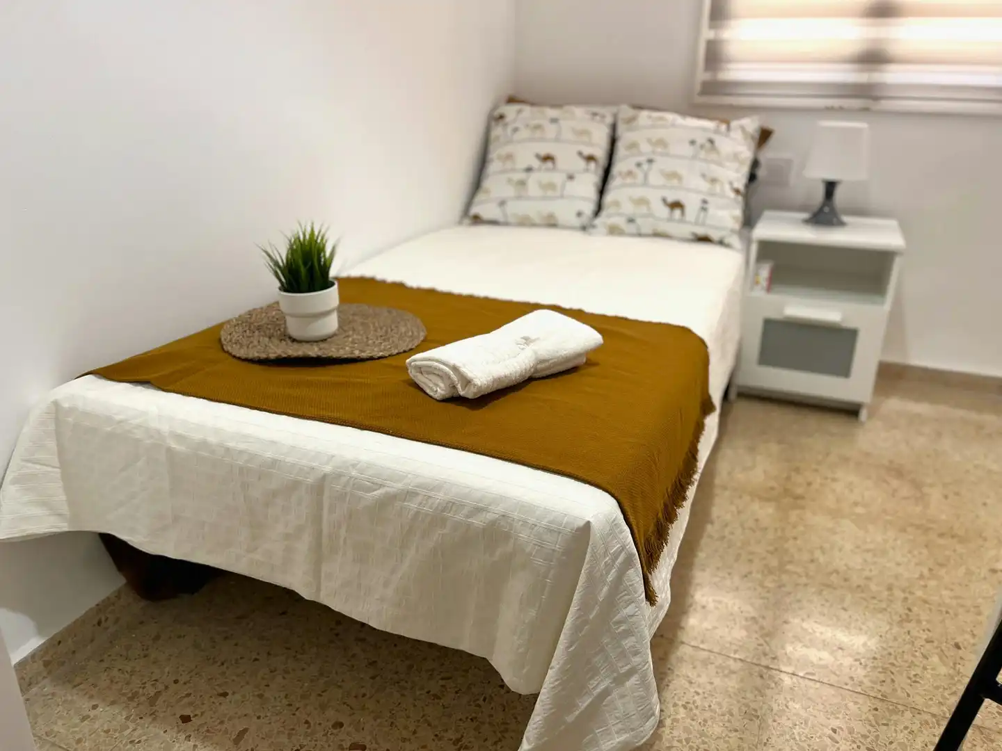 Bedroom of Flat for share in  Valencia Capital  with Air Conditioner, Furnished and Washing machine
