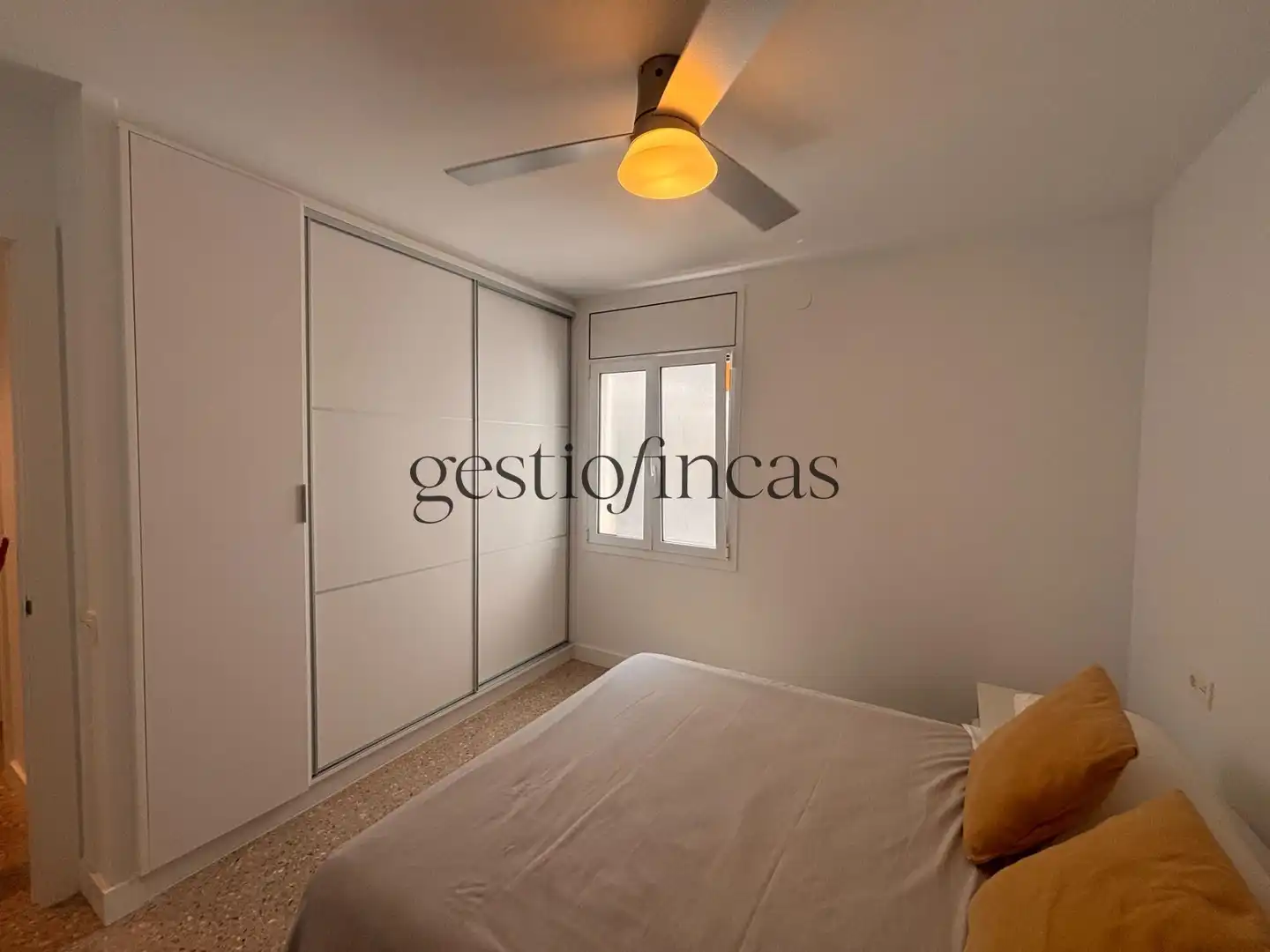 Habitación de Apartamento de alquiler en Cambrils con Aire acondicionado, Calefacción y Terraza