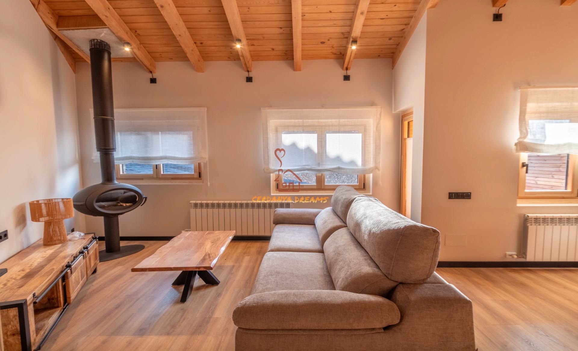 Living room of Duplex for sale in Riu de Cerdanya  with Heating, Parquet flooring and Furnished