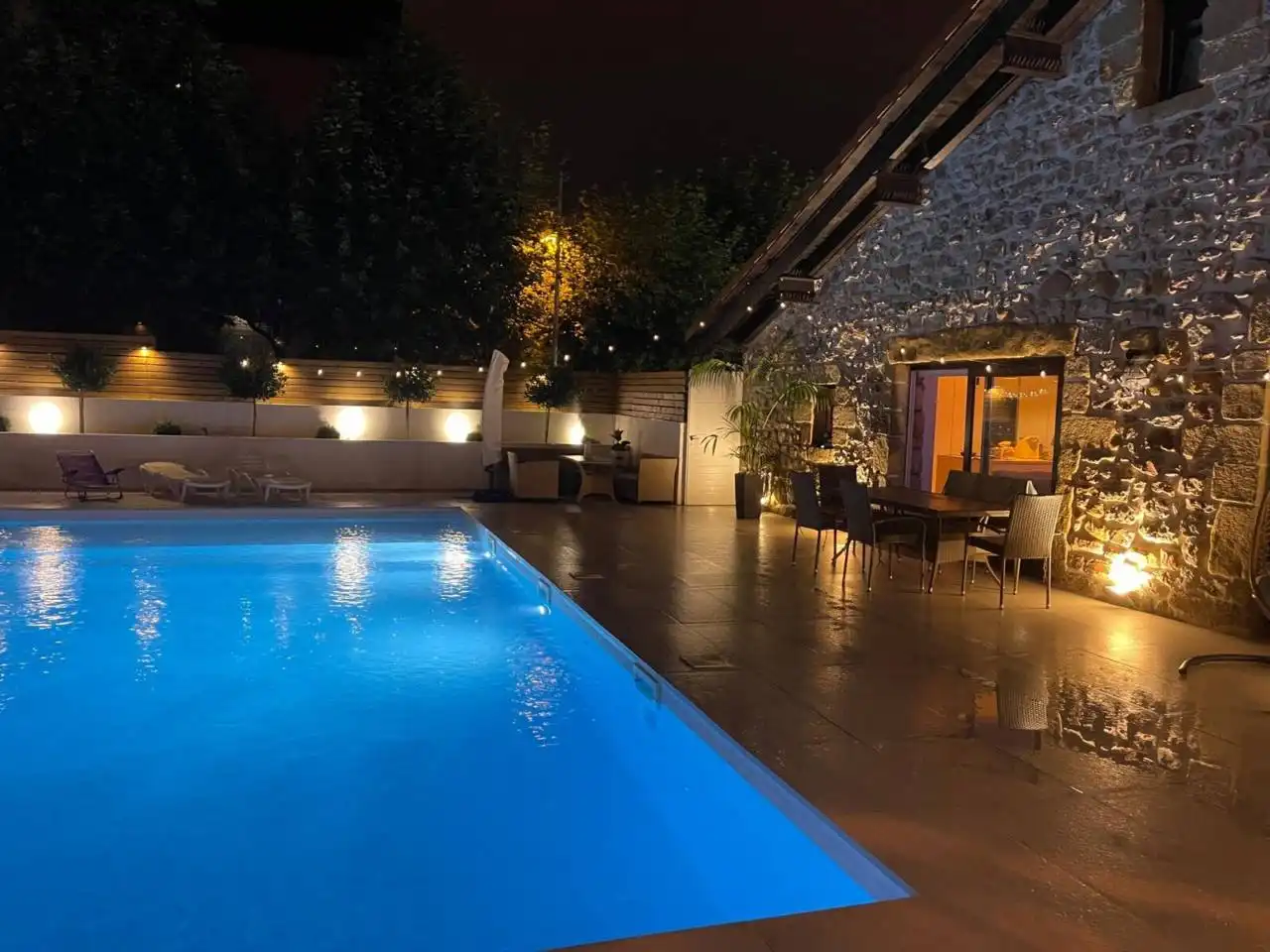 Piscina de Casa o xalet en venda en Donostia - San Sebastián  amb Aire condicionat, Calefacció i Jardí privat