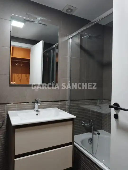 Bany de Apartament en venda en Boiro amb Traster, Moblat i Forn