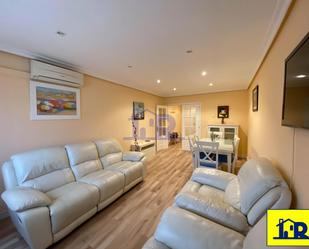 Living room of Flat for sale in Cuenca Capital  with Air Conditioner, Heating and Storage room