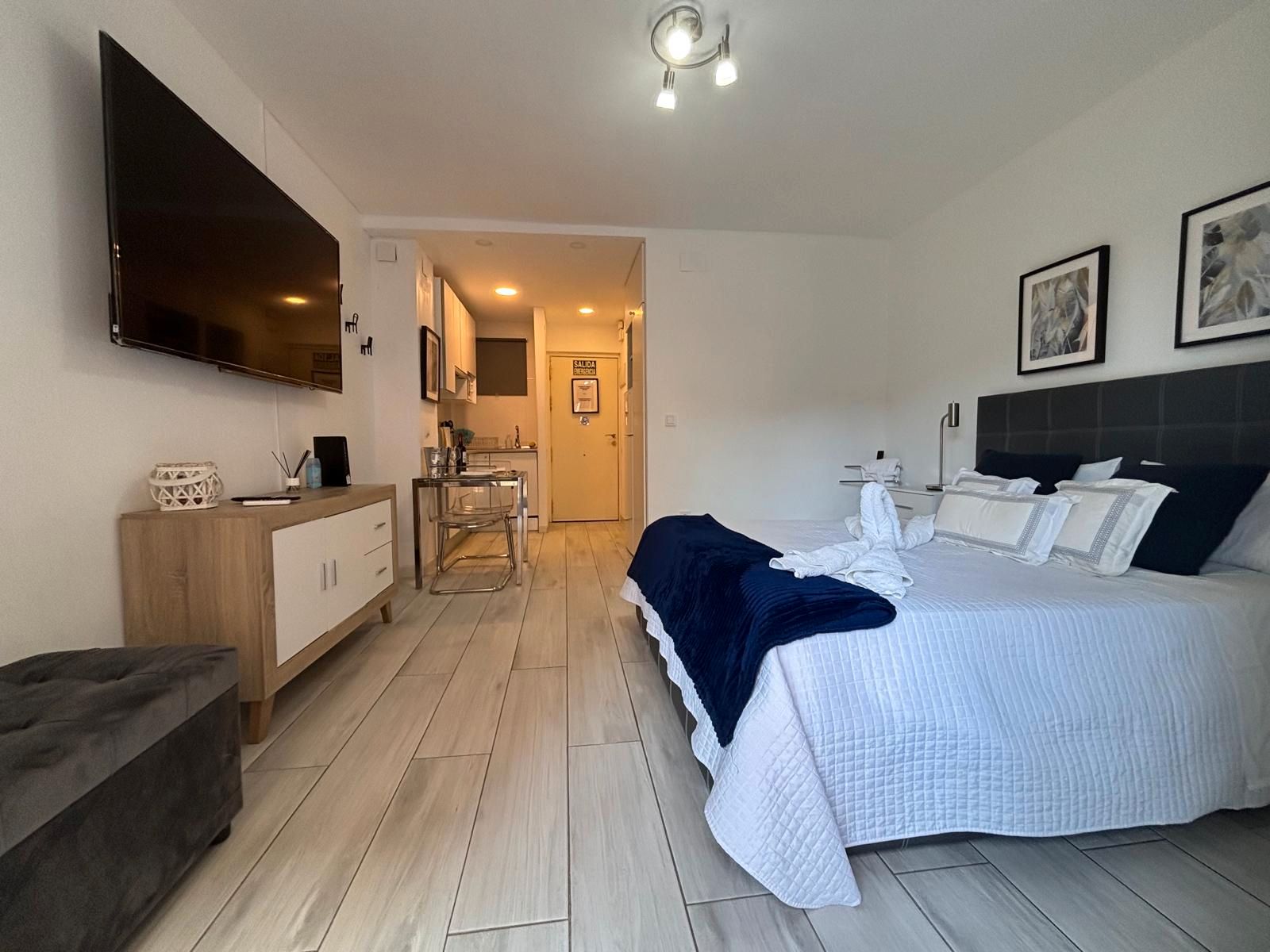 Bedroom of Study for sale in Benalmádena  with Air Conditioner, Terrace and Furnished