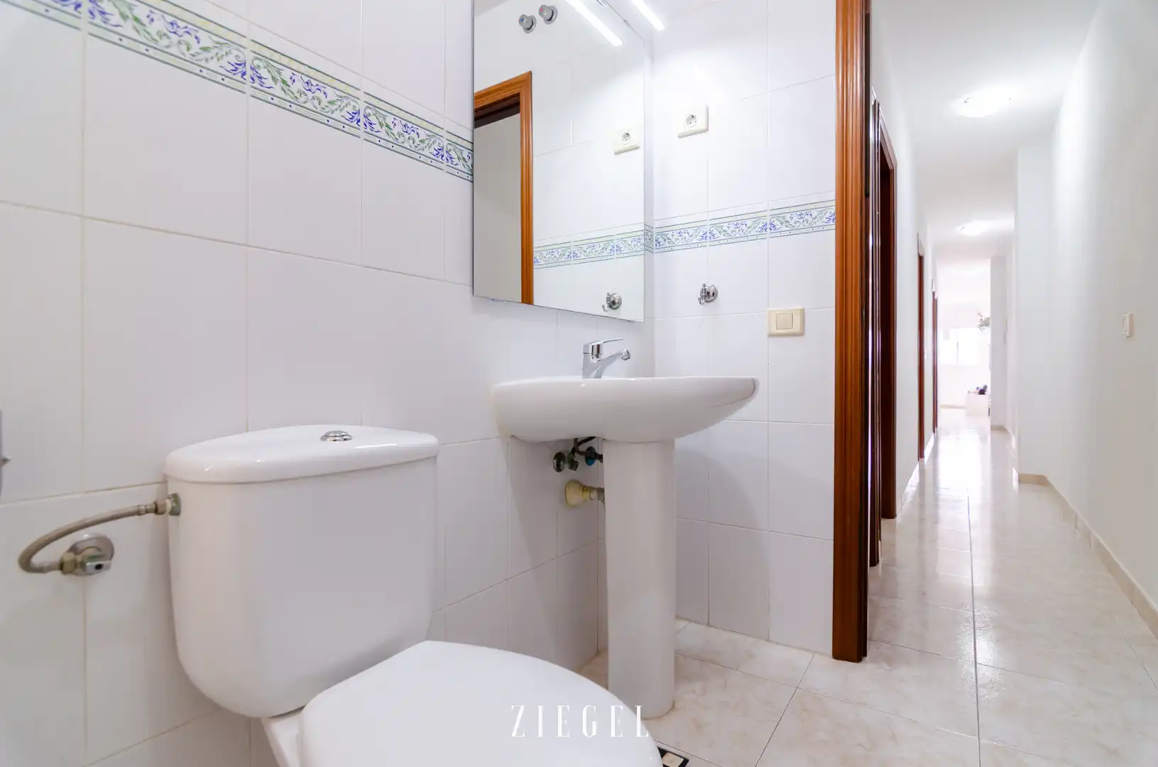 Bathroom of Flat for sale in Ingenio  with Furnished