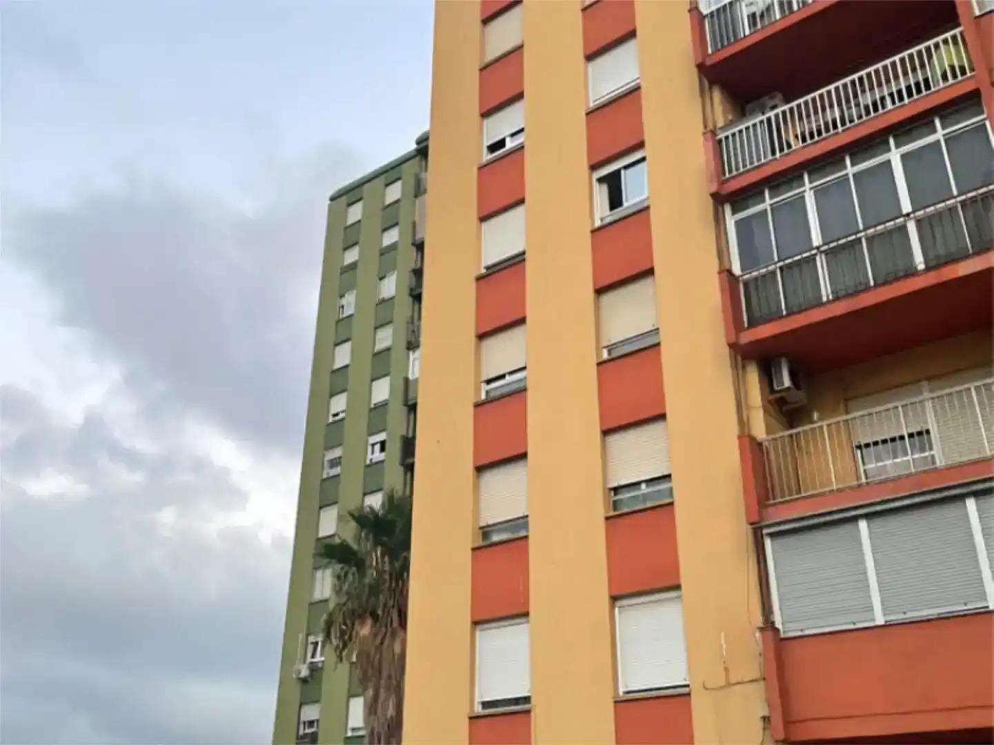 Vista exterior de Apartamento en venta en Algeciras con Aire acondicionado, Parquet y Amueblado