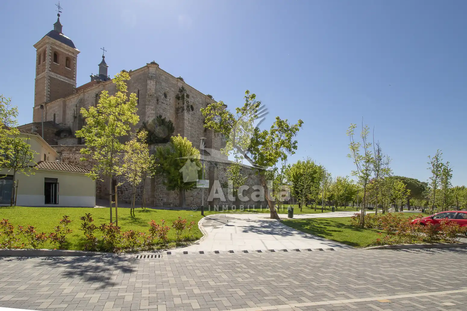 Vista exterior de Piso en venta en Meco con Calefacción, Parquet y Amueblado