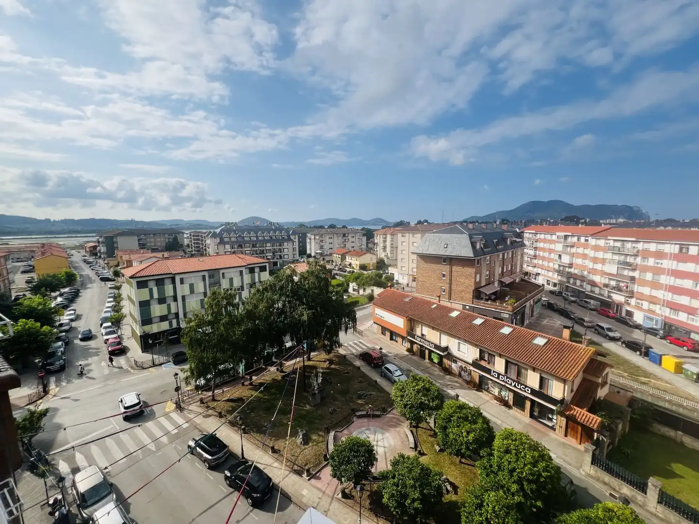 Außenansicht von Wohnung zum Verkauf in Colindres mit Heizung, Terrasse und Abstellraum