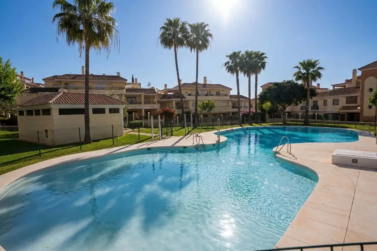 Piscina de Piso en venta en Vélez-Málaga con Aire acondicionado, Terraza y Trastero