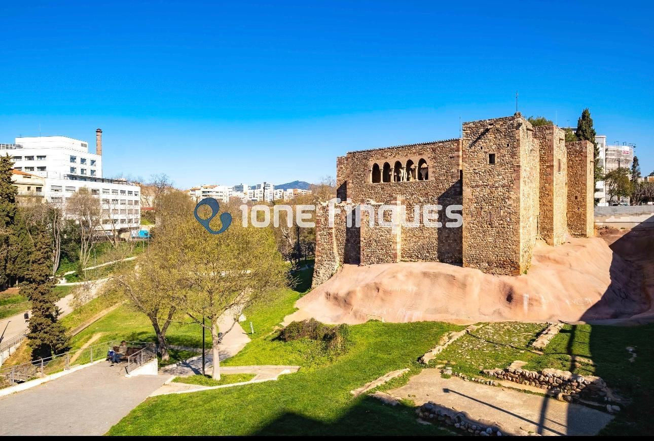 Exterior view of Flat for sale in Terrassa  with Heating, Private garden and Swimming Pool