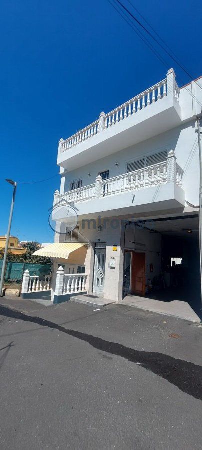Exterior view of House or chalet for sale in  Santa Cruz de Tenerife Capital  with Air Conditioner, Terrace and Storage room