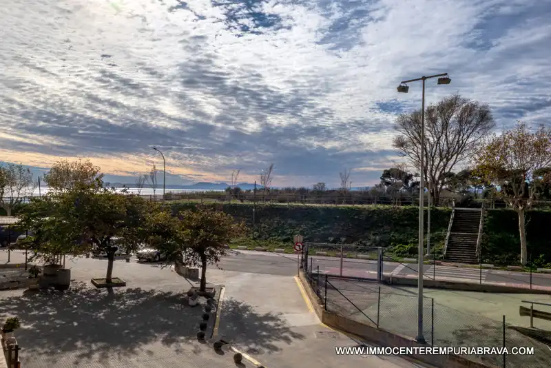 Vista exterior de Apartamento en venta en Empuriabrava