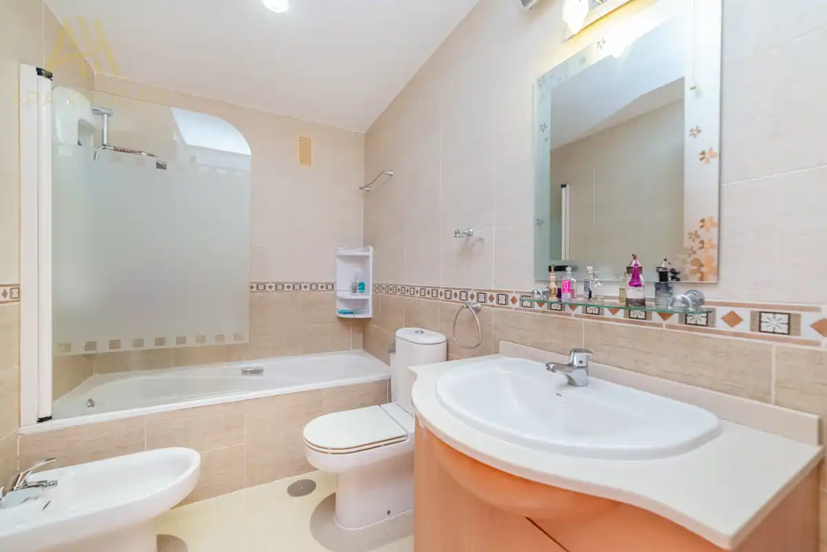 Detached house with terrace for sale in Calle de Islas Galapagos, imagen 14