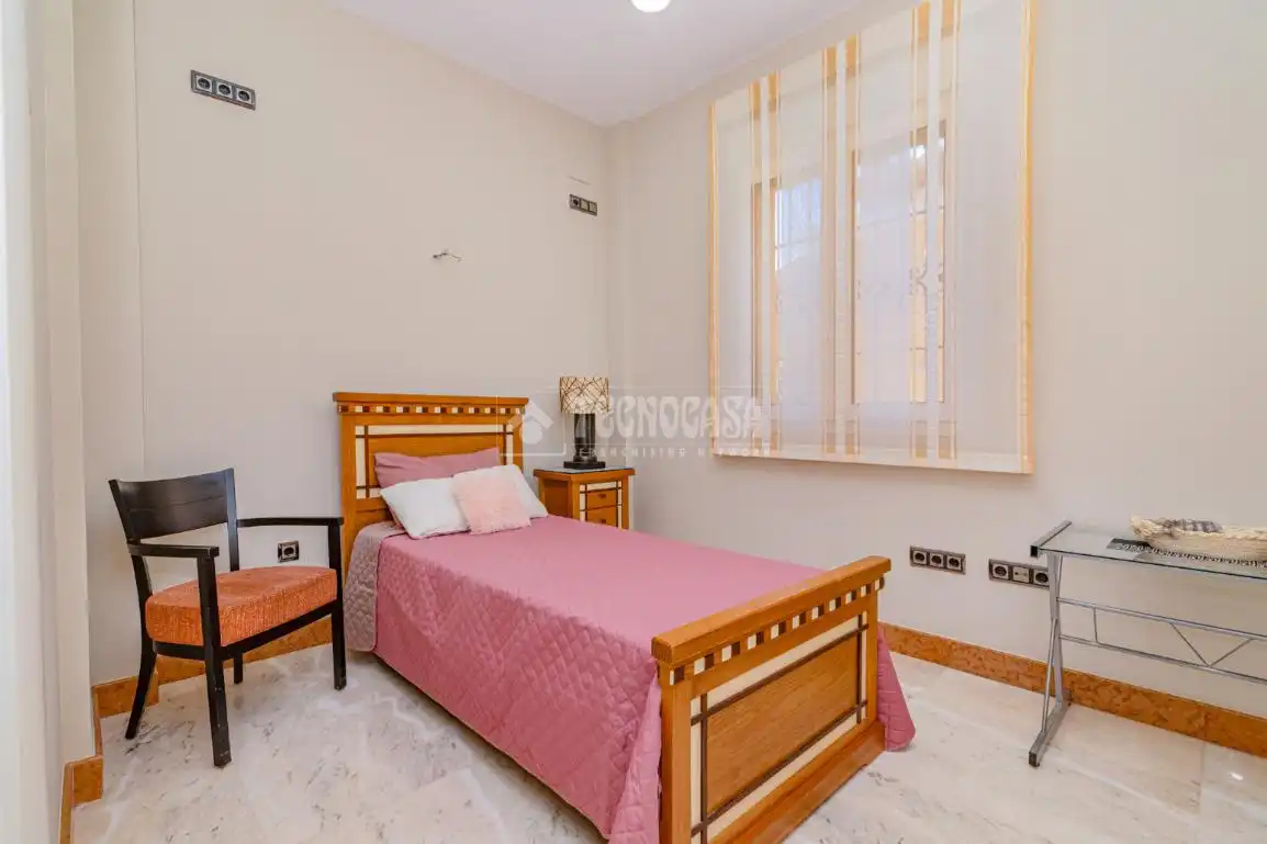 Habitación de Casa o chalet en venta en La Zubia con Aire acondicionado, Calefacción y Jardín privado