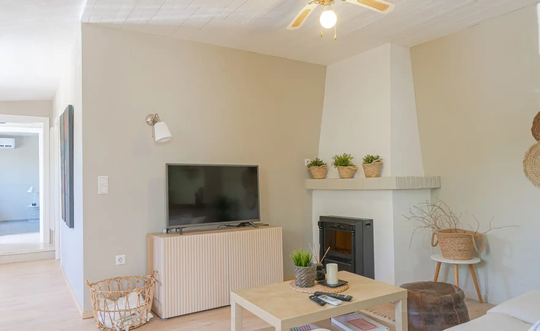Sala d'estar de Casa o xalet en venda en Alhaurín de la Torre amb Jardí privat, Terrassa i Piscina