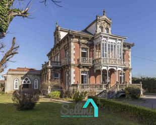 Jardí de Casa o xalet en venda en Oviedo  amb Terrassa i Balcó