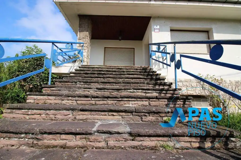 Vista exterior de Casa o xalet en venda en Santander amb Calefacció, Jardí privat i Traster