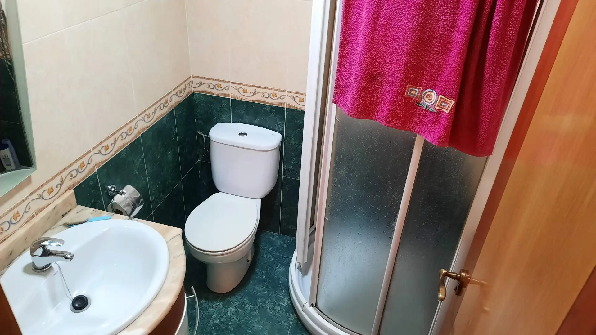 Badezimmer von Einfamilien-Reihenhaus zum Verkauf in Vinaròs mit Klimaanlage, Heizung und Privatgarten