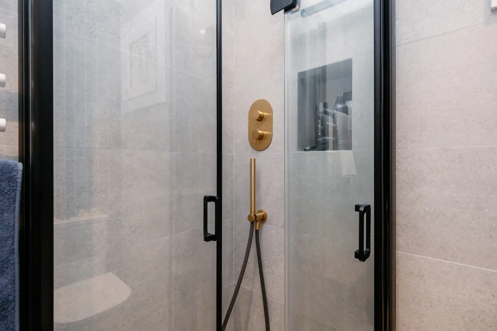 Baño de Ático en venta en El Vendrell con Aire acondicionado, Parquet y Amueblado