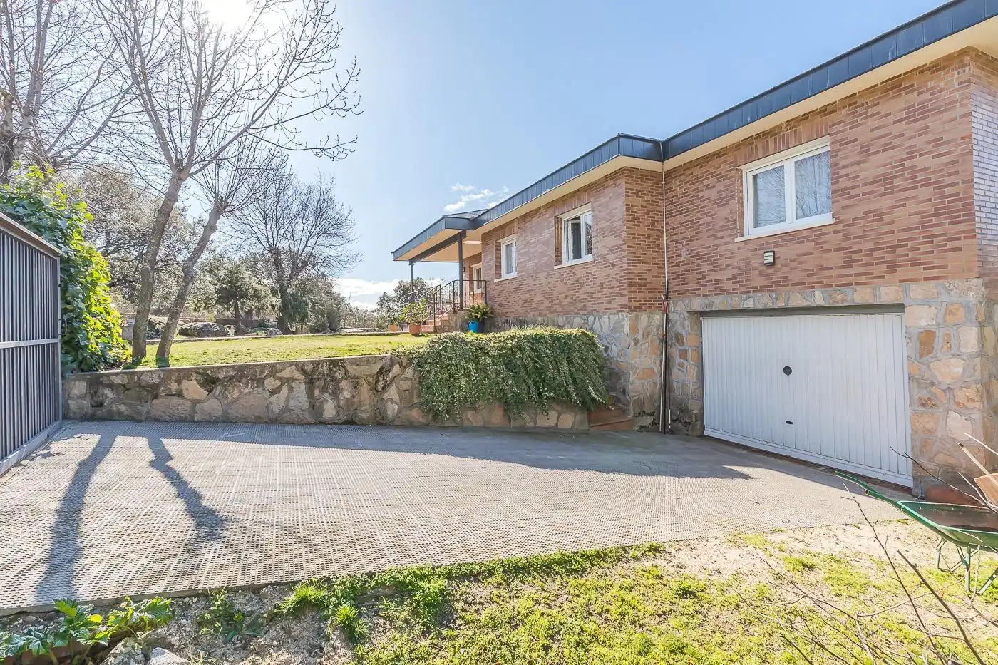 Vista exterior de Casa o chalet en venta en El Escorial con Calefacción, Jardín privado y Terraza