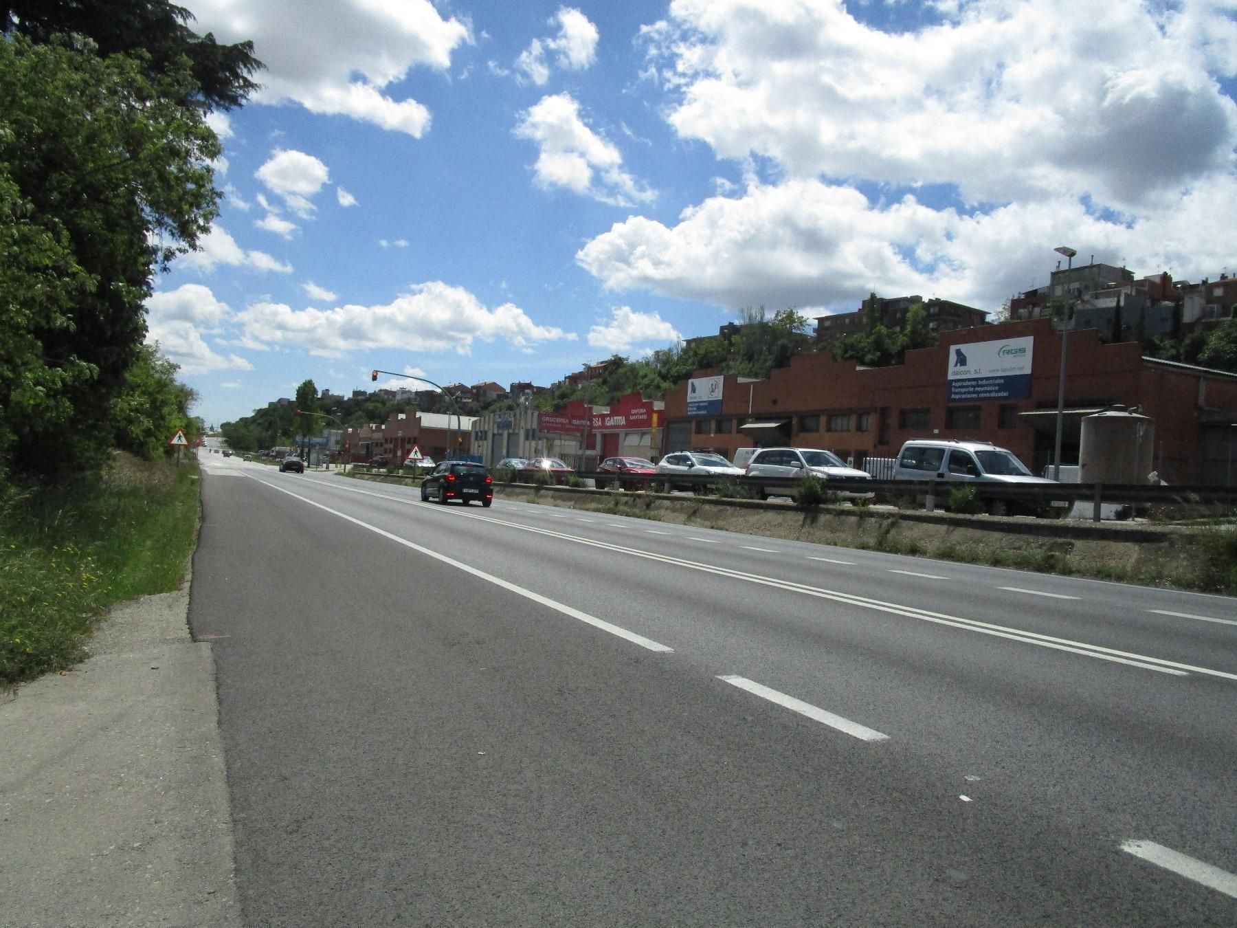 Vista exterior de Nau industrial en venda en Sabadell