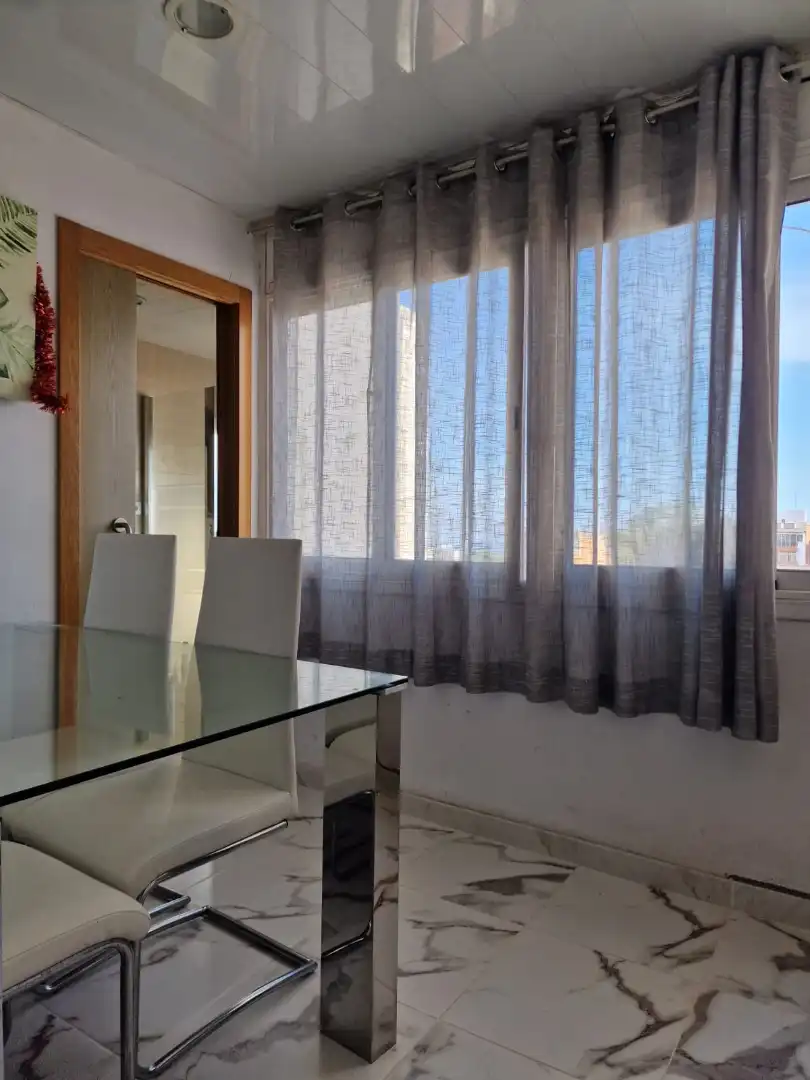 Comedor de Piso en venta en Badalona con Trastero, Horno y Balcón