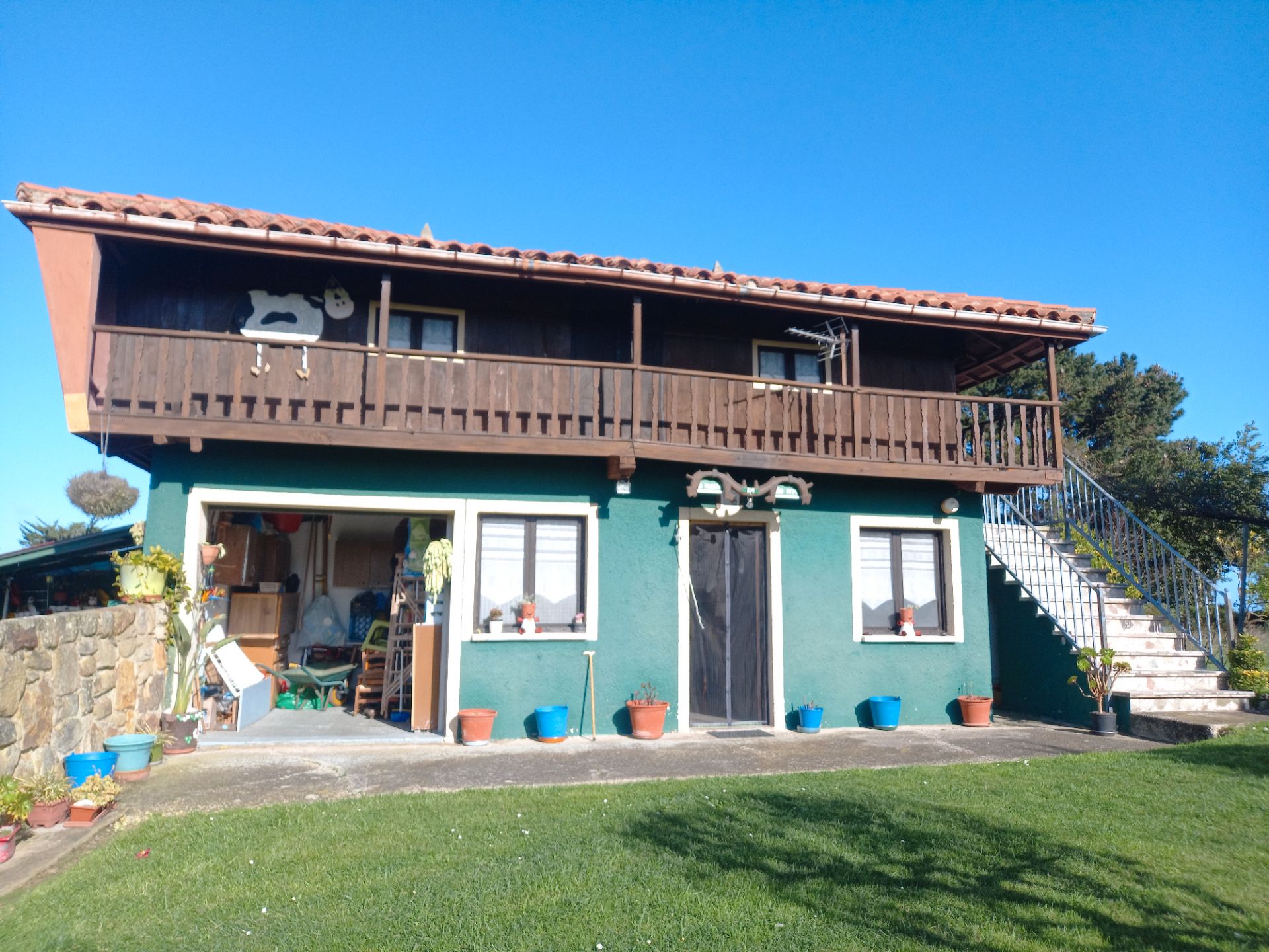 Vista exterior de Casa o xalet en venda en Villaviciosa amb Jardí privat, Moblat i Rentadora