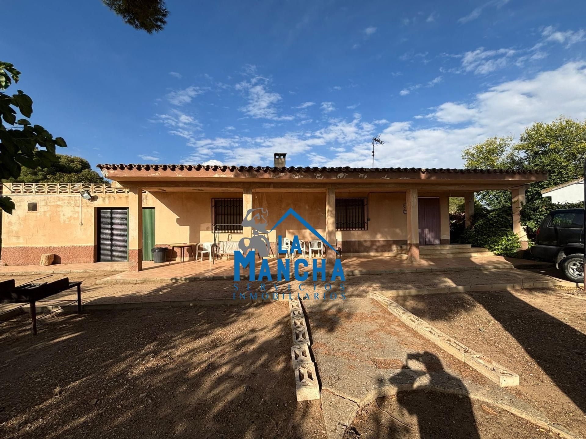 Vista exterior de Casa o xalet en venda en  Albacete Capital amb Jardí privat, Terrassa i Traster