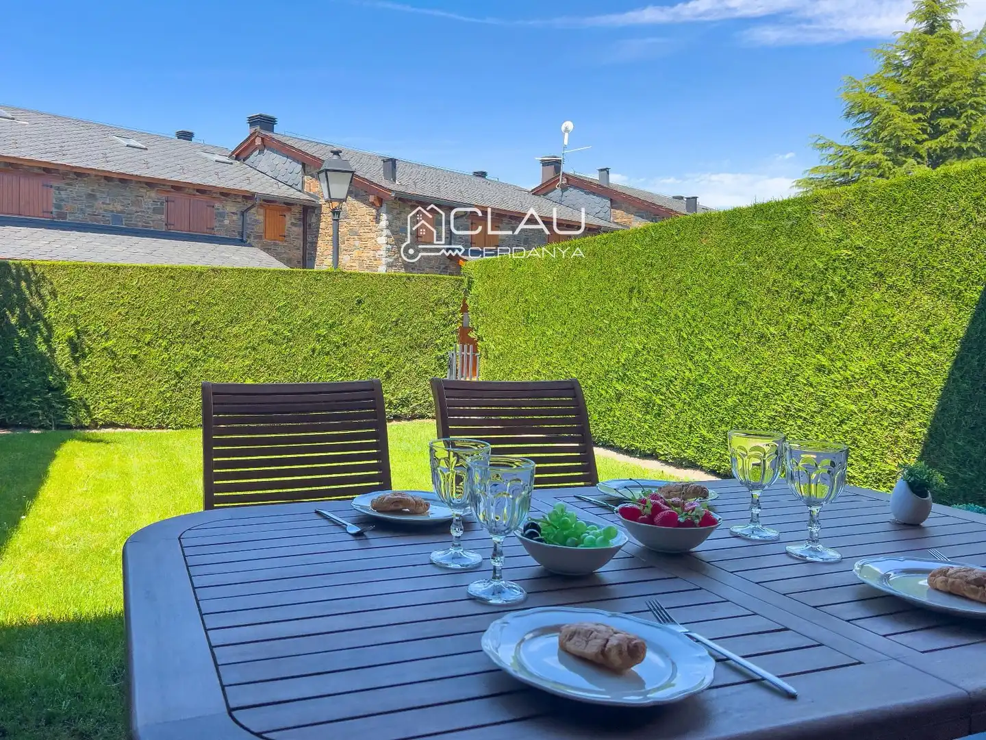 Terrasse von Einfamilien-Reihenhaus zur Miete in Palau - de - Cerdagne mit Heizung, Privatgarten und Parkett