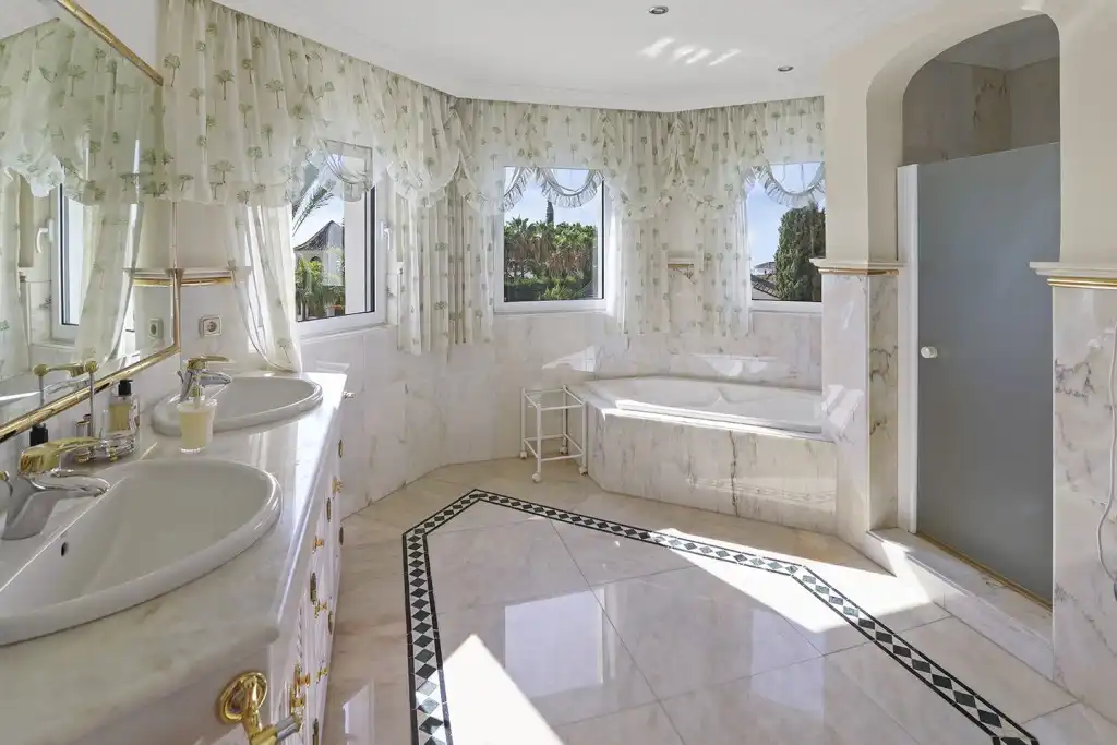 Chalet con piscina en venta en Benahavís pueblo, imagen 30