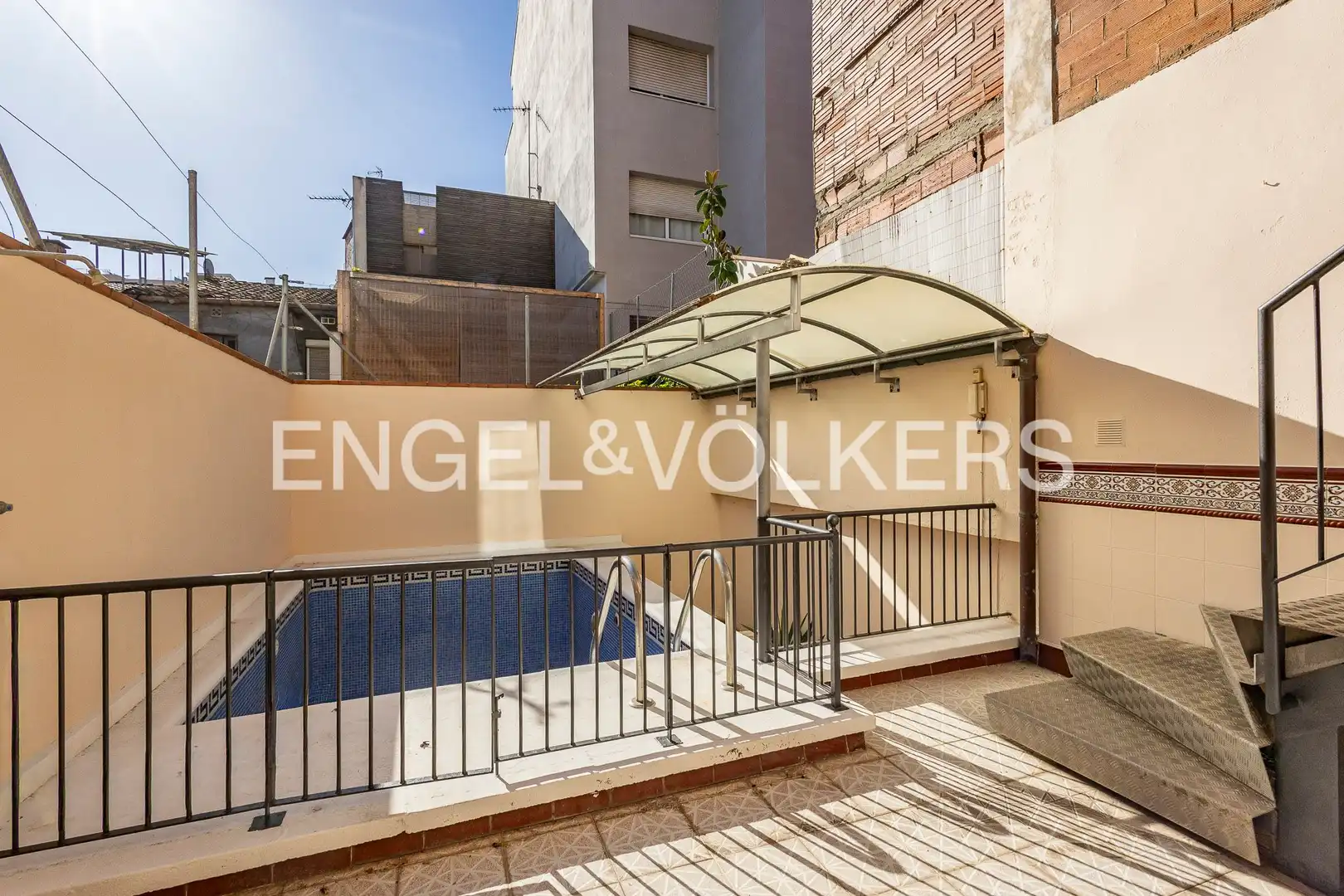 Terrassa de Casa adosada en venda en Sant Boi de Llobregat amb Aire condicionat, Calefacció i Jardí privat