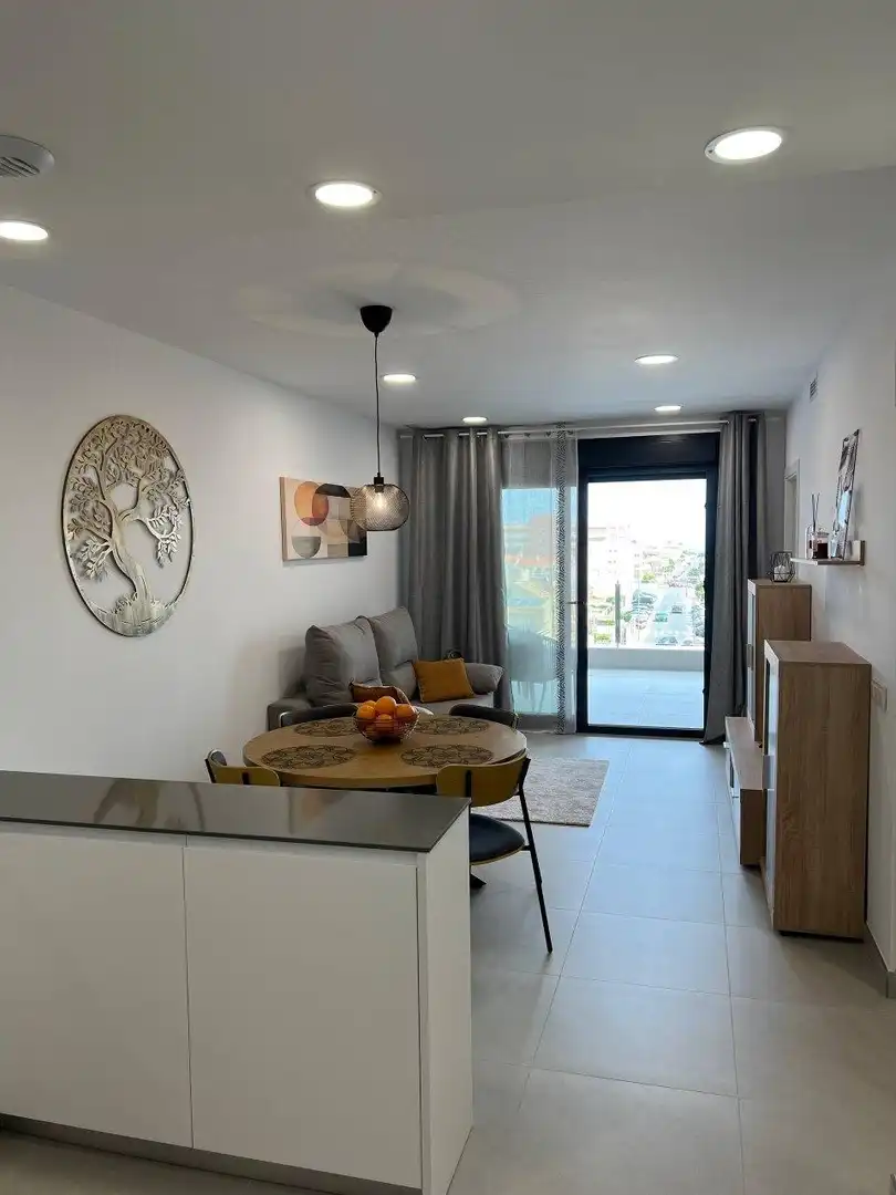 Sala de estar de Apartamento en venta en Torrevieja con Calefacción, Terraza y Amueblado