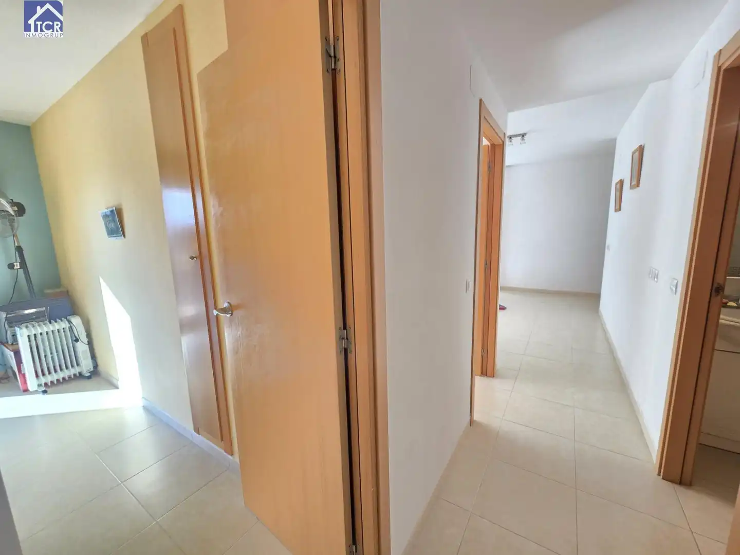 Wohnung zum Verkauf in Camarles mit Klimaanlage, Balkon und Gemeinschaftspool