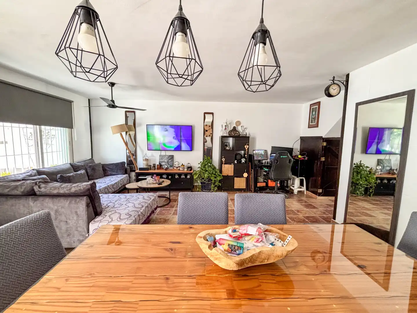 Sala de estar de Casa adosada en venta en Estepona con Aire acondicionado, Calefacción y Terraza