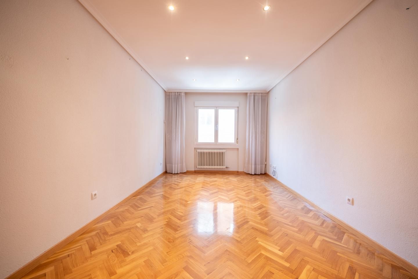 Bedroom of Flat for sale in Ávila Capital  with Heating, Parquet flooring and Terrace