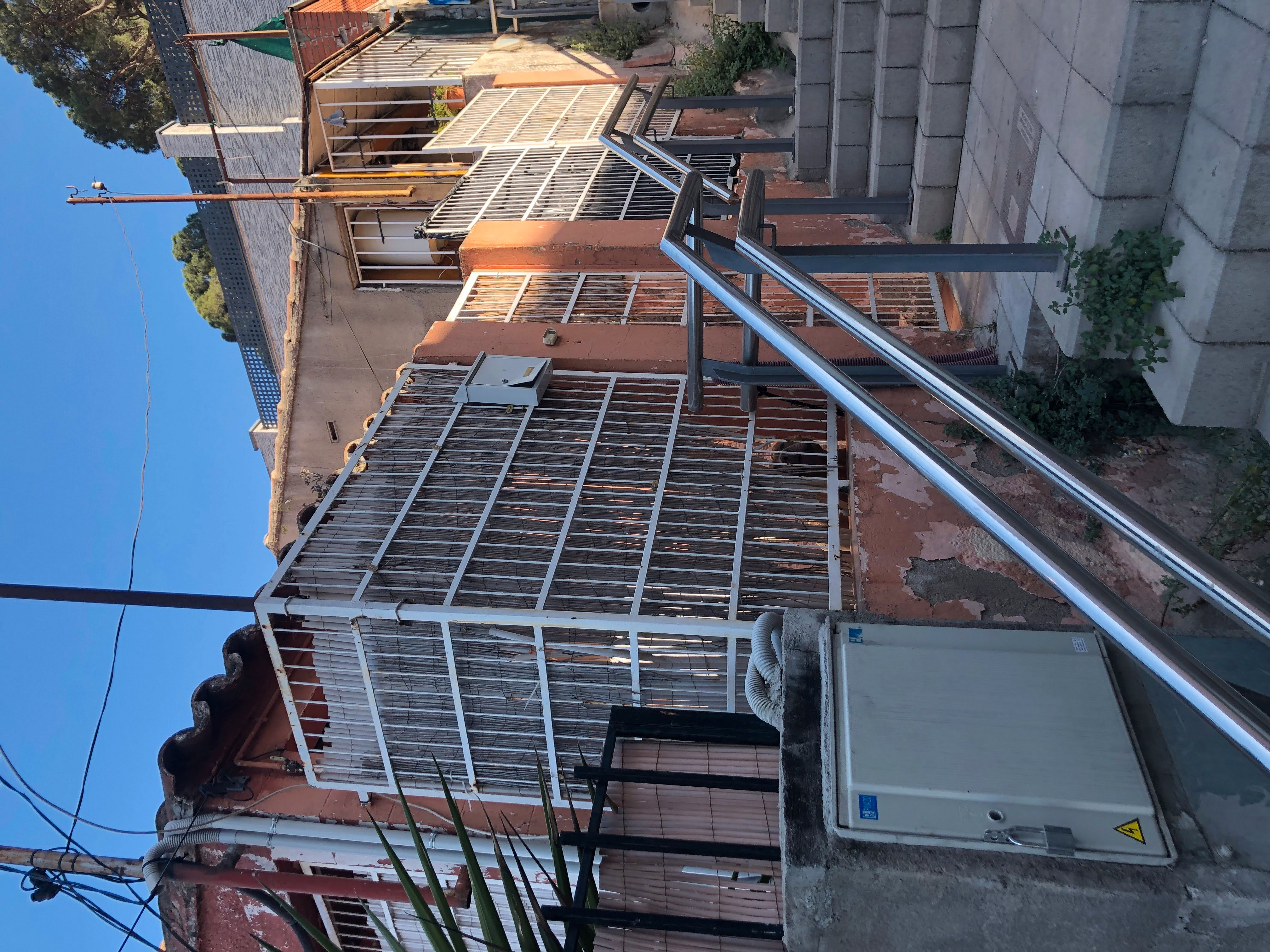 Vista exterior de Casa o xalet en venda en Montcada i Reixac