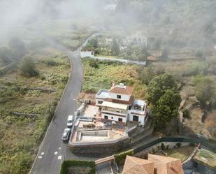 Vista exterior de Casa o xalet en venda en Icod de los Vinos amb Jardí privat, Terrassa i Piscina