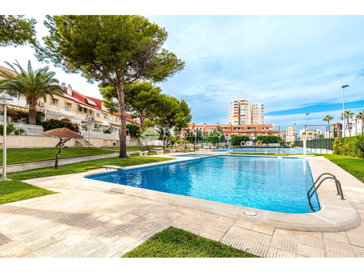 Jardí de Casa o xalet en venda en Alicante / Alacant amb Aire condicionat i Terrassa