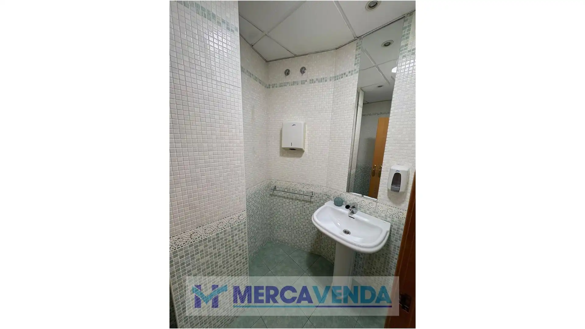 Baño de Local de alquiler en Ponteareas con Calefacción y Amueblado
