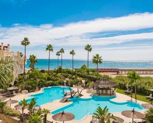 Piscina de Apartament en venda en Estepona amb Aire condicionat, Terrassa i Traster