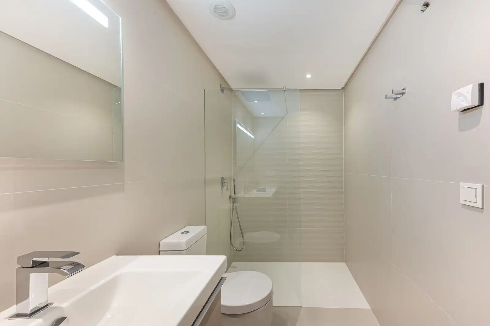 Baño de Dúplex en venta en Benahavís con Aire acondicionado, Terraza y Trastero
