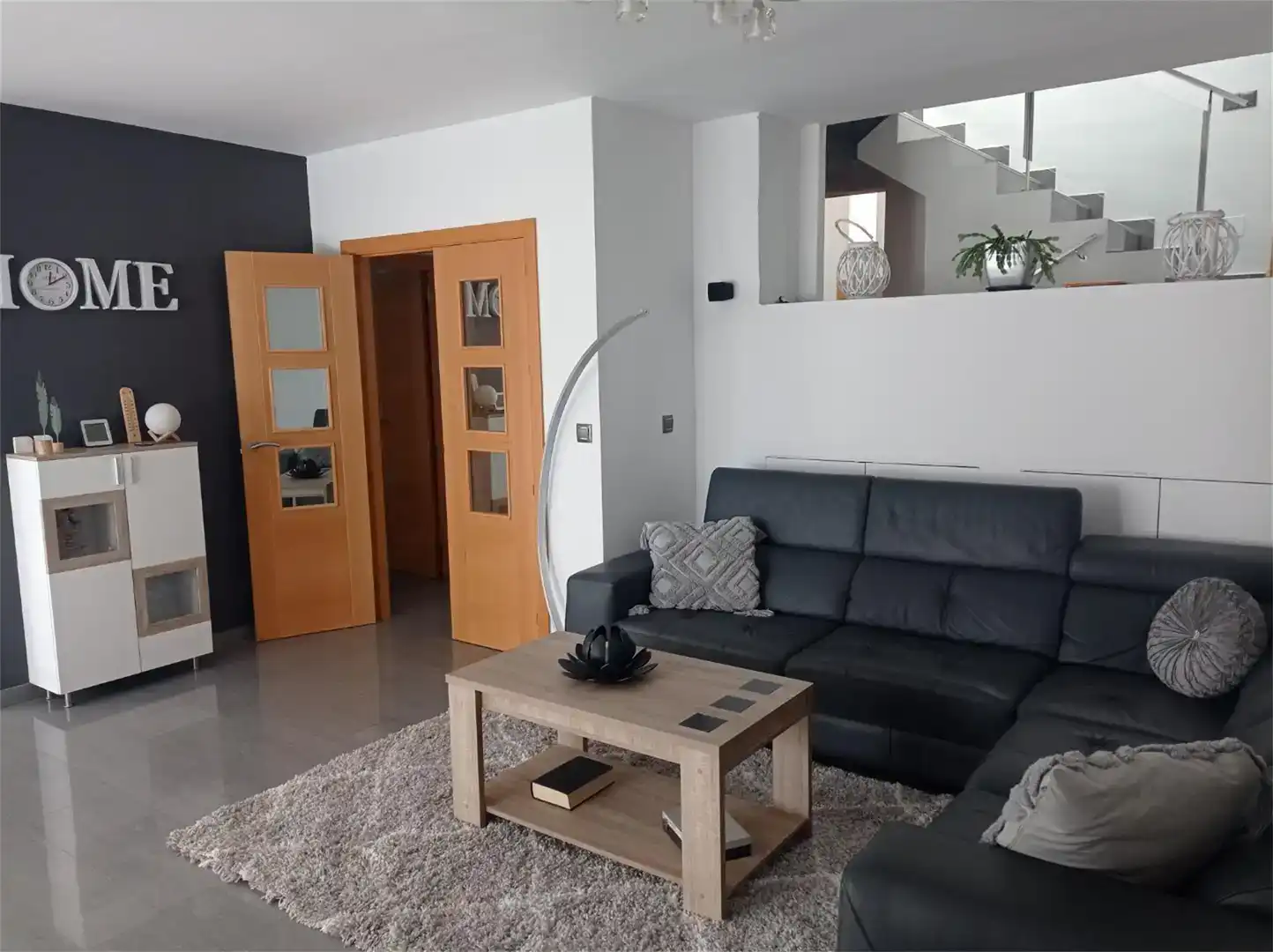 Sala d'estar de Casa adosada en venda en Alfarnate amb Jardí privat, Traster i Moblat
