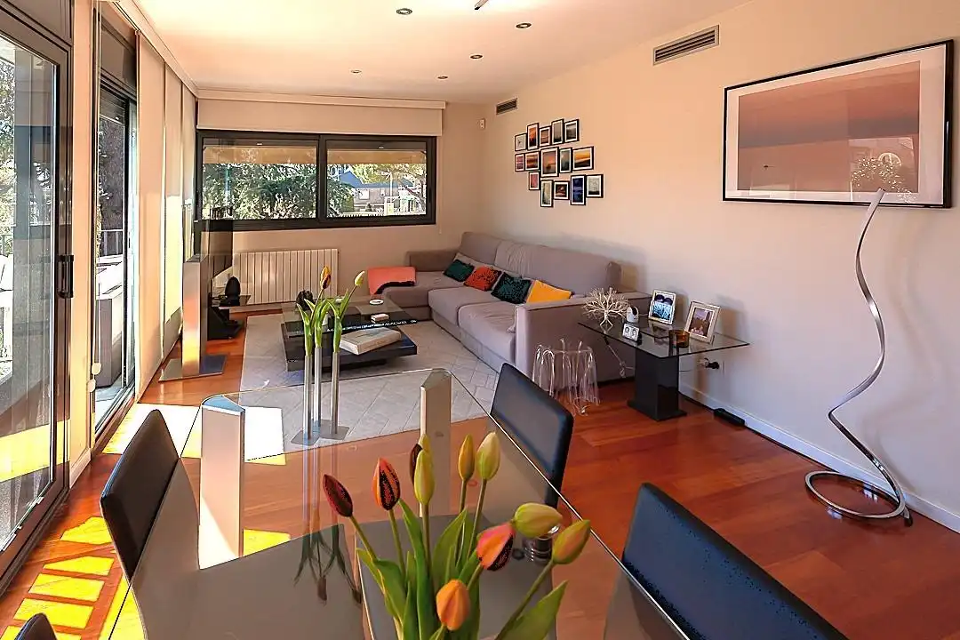 Living room of Attic for sale in Sant Cugat del Vallès  with Air Conditioner, Heating and Private garden