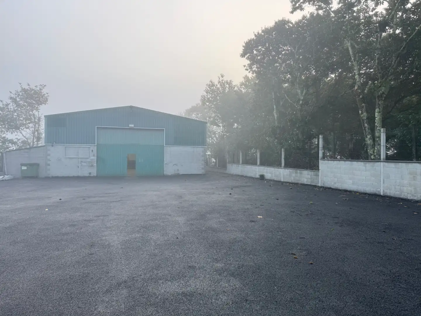 Außenansicht von Fabrikhallen zur Miete in A Estrada 