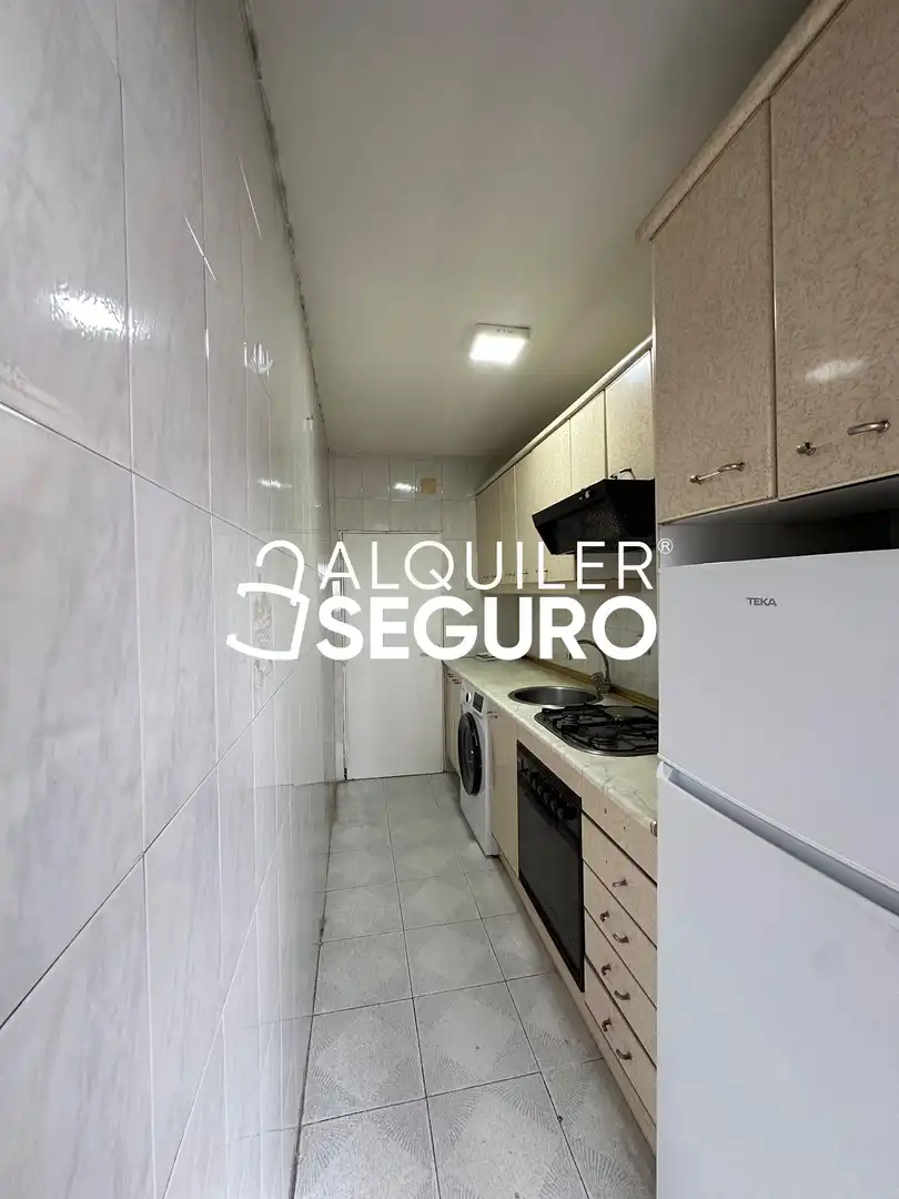 Cuina de Pis de lloguer en Madrid amb Calefacció i Terrassa