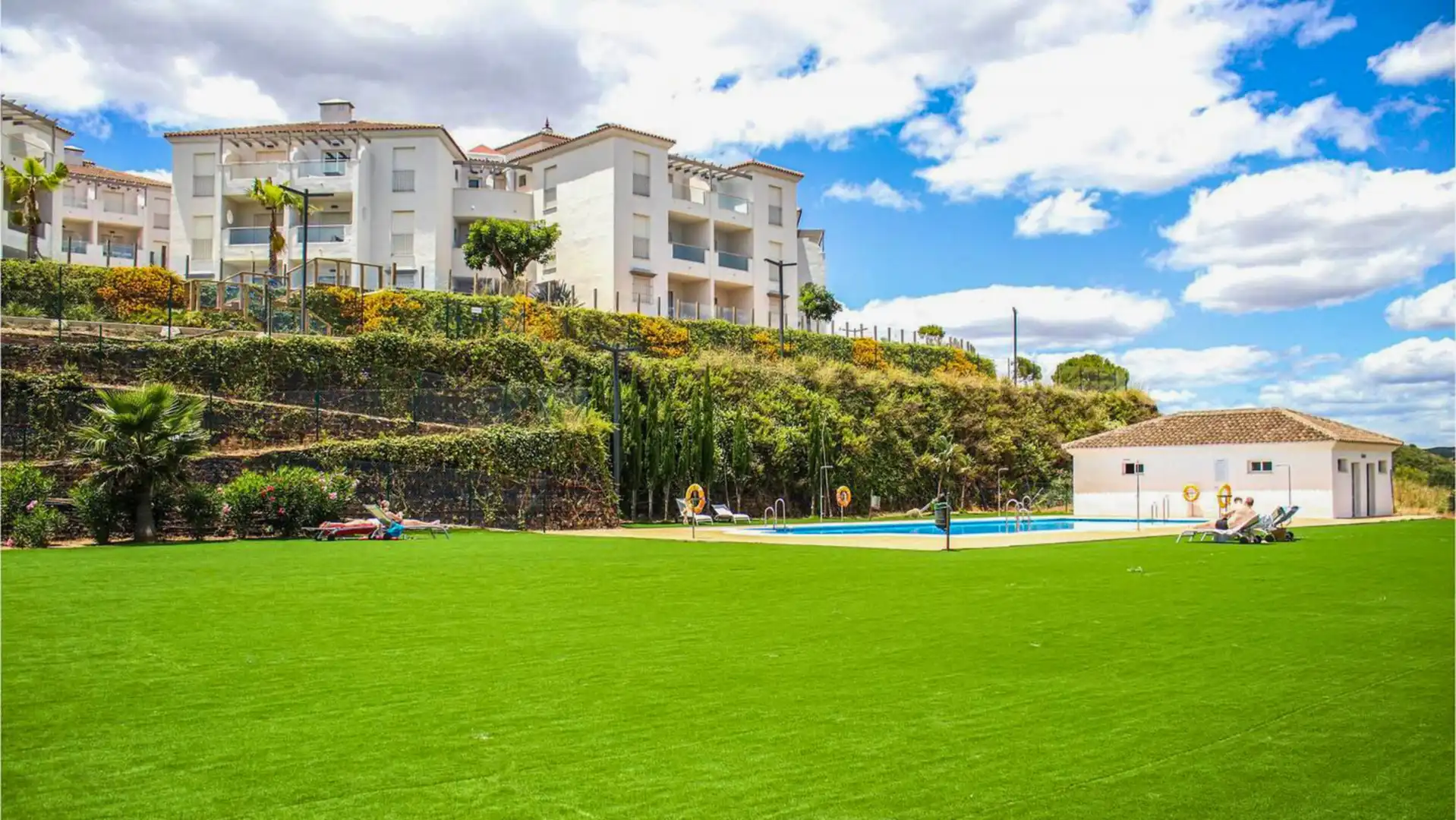 Schwimmbecken von Dachboden zum Verkauf in Manilva mit Klimaanlage, Terrasse und Schwimmbad